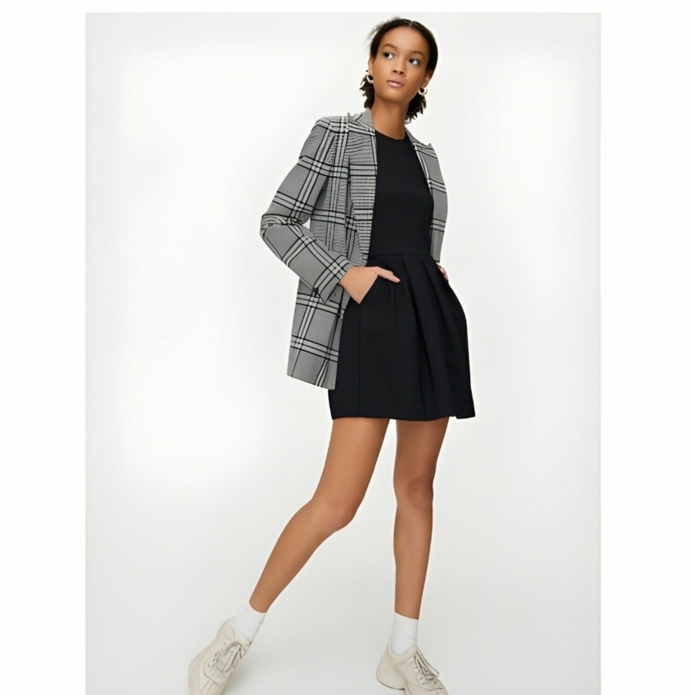 Aritzia Wilfred Dress Tartine Fit & Flare long sleeve mini dress black size 6